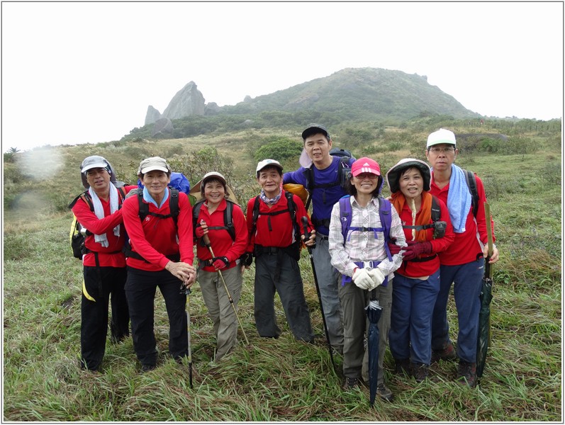 2013-12-08 14-07-54看背景就知道小尖石山又叫石牛山.JPG